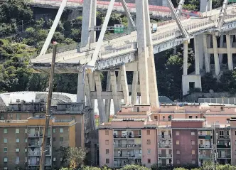  ??  ?? Im August brach die Brücke ein, 43 Menschen kamen ums Leben.