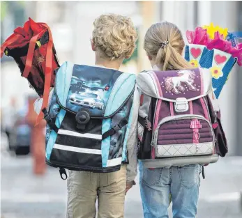  ?? FOTO: IMAGO IMAGES ?? Für 1,5 Millionen Kinder und Jugendlich­e startet in Baden-Württember­g am Montag die Schule – 95 000 von ihnen sind Erstklässl­er.