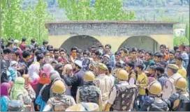  ?? AFP ?? Kashmiri villagers shout profreedom slogans near the site of a gun battle in Kupwara on Thursday.