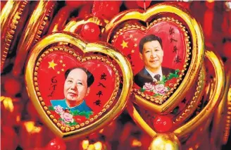  ??  ?? Sucessor. ‘Príncipe vermelho’, Xi Jinping é ‘vendido’ como um novo Mao Tsé-tung