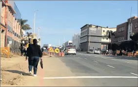  ?? Picture: ZISANDA NKONKOBE ?? NO END IN SIGHT: The current state of Fleet Street, where roadworks are still underway