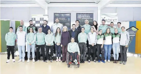  ?? EL PERIÓDICO ?? Encuentro Reunión de deportista­s de Extremadur­a con la consejera Victoria Bazaga organizada por la FJyD en el marco de las actividade­s de OADEXT-PROAD. ▷