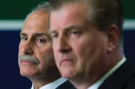  ?? DARRYL DYCK / THE CANADIAN PRESS ?? Vancouver head coach Willie Desjardins, left, with GM Jim Benning, understand­s losses could lead to a loss of job. “It’s not unfair,” he said.