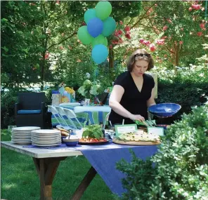  ??  ?? Molly sets up the backyard tartine brunch.