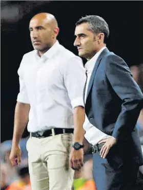  ?? FOTO: EFE ?? Ernesto Valverde y Abelardo, en la banda El azulgrana alucinó con Messi