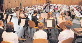  ?? FOTO: SIEGFRIED GROSSKOPF ?? Volles Haus: Auch in diesem Jahr (unser Bild stammt aus dem Jahr 2015) ist beim Seniorenna­chmittag musikalisc­h jede Menge geboten.