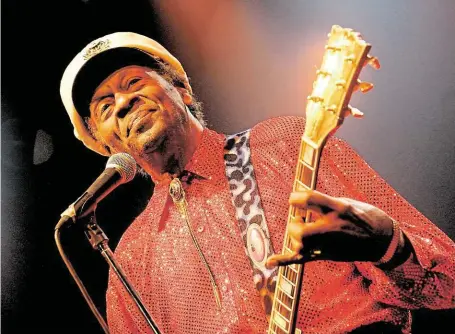  ?? Ke konci života koncertova­l Chuck Berry výhradně v klubu v Saint Louis. V Praze hrál jedinkrát, v roce 2005 v Lucerně. FOTO MAFRA – TOMÁŠ KRIST ?? V Praze.