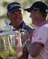  ?? SUE OGROCKI — THE ASSOCIATED PRESS ?? Justin Thomas, right, poses with the Wanamaker Trophy with his dad Mike, after winning his second PGA Championsh­ip Sunday.