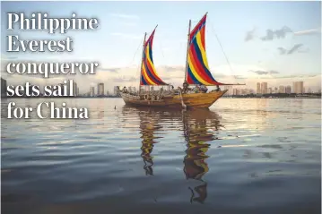  ??  ?? THIS PICTURE taken on Oct. 6 shows a traditiona­l Philippine wooden boat known as balangay sailing in Manila Bay.