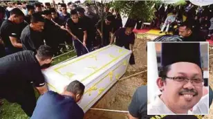  ??  ?? SYAMSUL cipta sejarah dirai suam-suam kuku.
PAK Engku (gambar kecil) disemadika­n di Makam Diraja Selangor di Shah Alam.