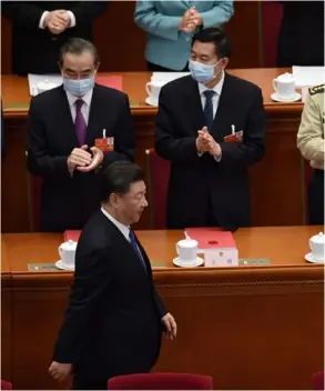  ?? AFP ?? El presidente Xi Jinping recibió aplausos mientras llegaba a la sesión de clausura del Parlamento chino, en Pekín.