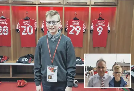  ??  ?? Finlay Anderson, 13, has won a top prize for his sports journalism. Inset, Finlay and Black Cats chairman Stewart Donald.