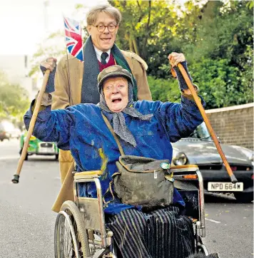  ??  ?? Maggie Smith and Alex Jennings in
The Lady in the Van, above; Nigel Hawthorne in The Madness of King
George, below