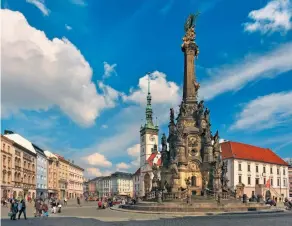  ??  ?? La Santísima Trinidad, columna de la peste en la Plaza Alta de Olomouc.