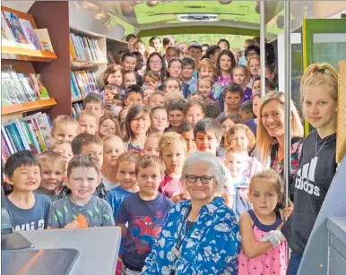  ??  ?? On the Mobile Branch Library are 97 Kaitoke School pupils with principal Vanessa Duncan (at right in bus doorway) and driver / librarian Wigs Arathoon. Picture / Paul Brooks