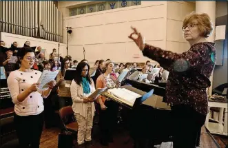  ?? PHOTOS BY STEVE MELLON/PITTSBURGH POST-GAZETTE/TNS ?? Music director Susan Medley directs a rehearsal of the Pittsburgh Concert Choral at Ingomar United Methodist Church in Ingomar on Jan. 28. About 1 in 6 Americans sings in a choir — and they’re healthier for it.