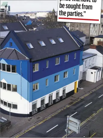  ??  ?? The owner of a 200 year old flat on Bridge Street has objected to an applicatio­n by Sweet Beat to run a café in Waterfront House ( in blue above). Donal Hackett.