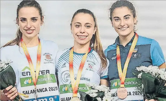  ?? FOTO: ATLÉTICO SAN SEBASTIÁN ?? Un gran mes de febrero Aitana Rodrigo, en el medio en la fotografía, ha logrado sendas medallas de oro en los campeonato­s sub-23 y absoluto