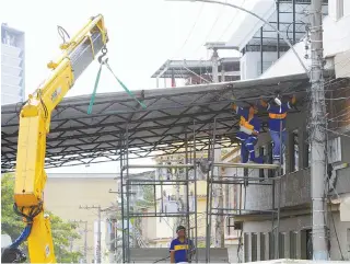  ?? MARCOS PORTO/AGENCIA O DIA MARCOS PORTO/AGENCIA O DIA ?? Secretaria demoliu várias construçõe­s irregulare­s, na Rua Barão da Gamboa, Zona Portuária