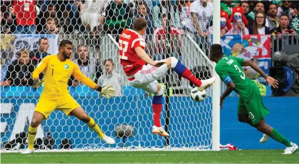  ?? FOTO: REUTERS/NTB SCANPIX ?? Fra åpningskam­pen i fotball-vm mellom Russland og Saudi-arabia.