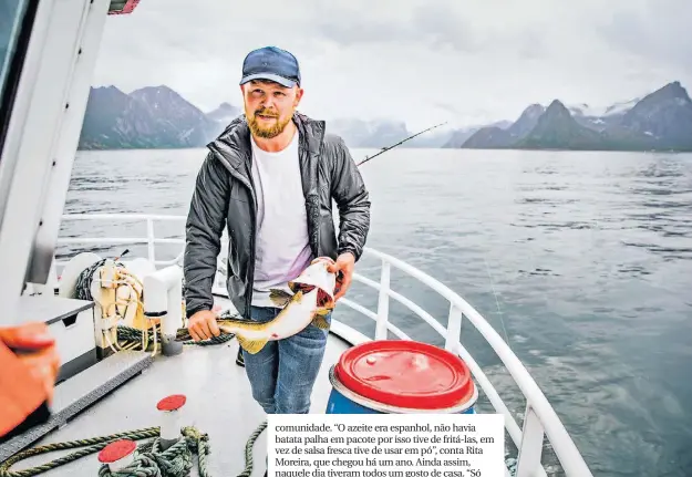  ??  ?? Foto 2. Jorgen Tollefsen, capitão do Skrelgrunn, diz que um pescador de bacalhau ganha facilmente 30 mil euros por mês. Mas, com o degelo do Ártico, o peixe está a desviar-se para norte e é cada vez mais difícil de capturar.