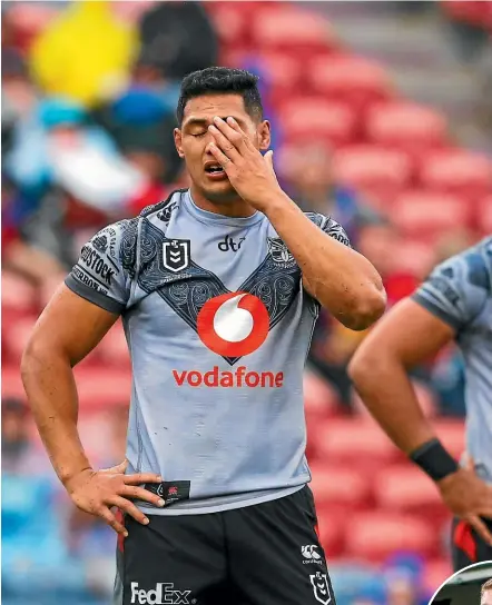  ?? PHOTOSPORT ?? Warriors captain Roger Tuivasa-Sheck sums up the team’s night in Newcastle – but the whole season is in doubt. Right: Black Cap Lockie Ferguson has been cleared of coronaviru­s.