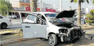  ?? / JOSÉ SALAS ?? Una mujer quedo dentro con severas lesiones.