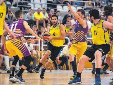  ?? //ALBERT SAN ANDRÉS ?? Hernández en el tercer i definitiu partit del play out contra el Mataró B