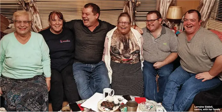  ?? ?? Lorraine Siddell, centre, with her family