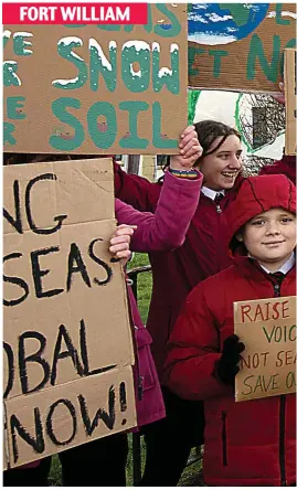  ??  ?? The girl who started it all: Holly Gillibrand, centre, stands with FORT WILLIAM