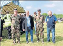  ??  ?? Le maire J. P. Besiers avec le Capitaine Clément, le Capitaine Pierre et le M. Corsini