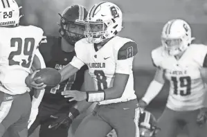  ?? PAUL VERNON/THISWEEK ?? Gahanna’s Maxwell Cummings scores a touchdown against Hilliard Darby on Friday.