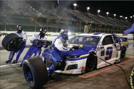 ?? ASSOCIATED PRESS ?? CHASE ELLIOTT MAKES A PIT STOP during the NASCAR Cup Series race on Wednesday in Darlington, S.C.