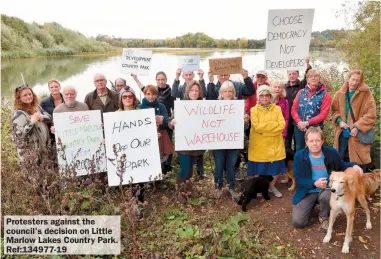  ?? ?? Protesters against the council's decision on Little Marlow Lakes Country Park. Ref:134977-19