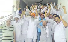  ?? HT PHOTO ?? BKU leader Gurnam Singh Chaduni after a meeting with farmers at Radaur in Yamunanaga­r district on Thursday.