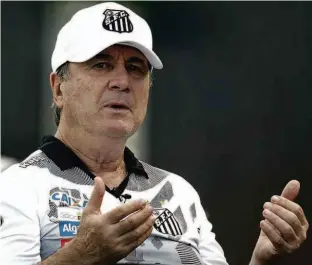  ?? Ivan Storti - 12.ago.17/SantosFC ?? O técnico Levir Culpi vai começar a preparar o Santos para enfrentar o São Paulo a partir do treino de hoje; na atividade, ele já vai esboçar a formação da equipe