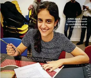  ??  ?? Lucía Cámpora firmando su candidatur­a en el cierre de listas.
JUNIO 2019.