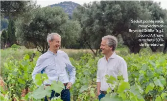  ??  ?? Séduit par les vieux mourvèdres de Reynald Delille (à g.), Jean d’Arthuys a racheté 50 % de Terrebrune.