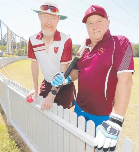  ?? Picture: MIKE BATTERHAM ?? Pat Carty (left) and John Salter are ready for tomorrow’s over-60s cricket clash on the Gold Coast.