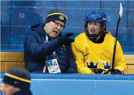  ?? Bild: Claudio Bresciani/tt ?? Dåvarande förbundska­pten Leif Boork i samtal med Emma Eliasson under OS i Sotji 2014.