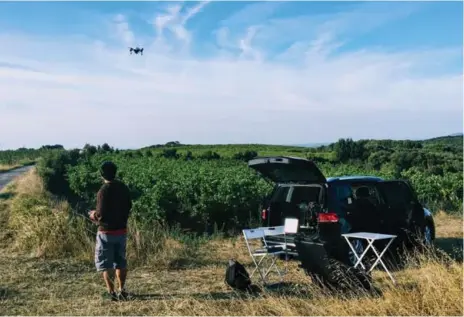  ?? COURTESY SKYSQUIRRE­L ?? The SkySquirre­l drone is equipped with recording technology that captures images and data as it follows a pre-programmed flight path over the vineyard.