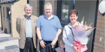  ??  ?? Welcome home Housing associatio­n chairman Robert McLeary (left) presented Debbie and David Stead and their grandson Kieran with keys to the couple’s new home