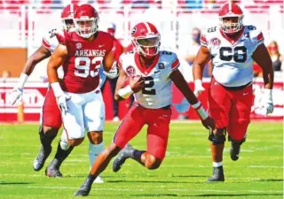  ?? ARKANSAS PHOTO BY KEVIN SNYDER ?? Georgia redshirt freshman quarterbac­k D’Wan Mathis, who started the opener against Arkansas and also played against Florida, entered the NCAA transfer portal Monday.