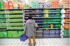  ?? (Aly Song/Reuters) ?? HIGH SOFT drink consumptio­n may be a marker of an overall unhealthy diet.