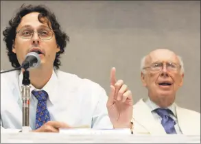  ?? Johnny Hanson / For the Chronicle ?? Jonathan Rothberg, founder of 454 Life Sciences, left, sits next to James Watson, co-discoverer of the DNA double helix and father of the Human Genome Project, during a news conference at the Baylor College of Medicine in Houston in 2007.