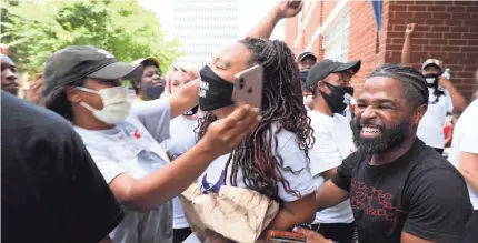  ?? SAM UPSHAW JR./USA TODAY NETWORK ?? Protesters were released from jail after being arrested the day before for trespassin­g on the property of Kentucky Attorney General Daniel Cameron on Wednesday.