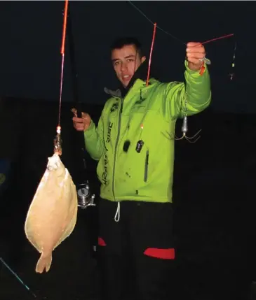  ??  ?? Pour les plus courageux, la pêche de nuit est aussi productive.