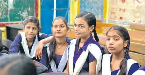  ?? SAUMYA KHANDELWAL/HT FILE ?? Without any expectatio­n of help from an Educationa­l and Vocational Guidance Counsellor, Reena (second from right) is doing all the research she can about company secretarie­s online. Unfortunat­ely, her threemonth mobile internet pack expires in the...