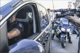  ??  ?? Marcel et Jacqueline Jacob, les « corbeaux » de l’affaire selon les enquêteurs, avaient été conduits à la cour d’appel de Dijon mardi par les gendarmes. (Photo AFP)