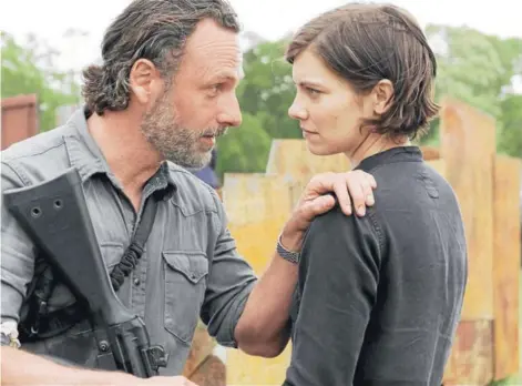  ??  ?? ► Rick Grimes (Andrew Lincoln) y Maggie Greene (Lauren Cohan) en la nueva temporada de la serie.